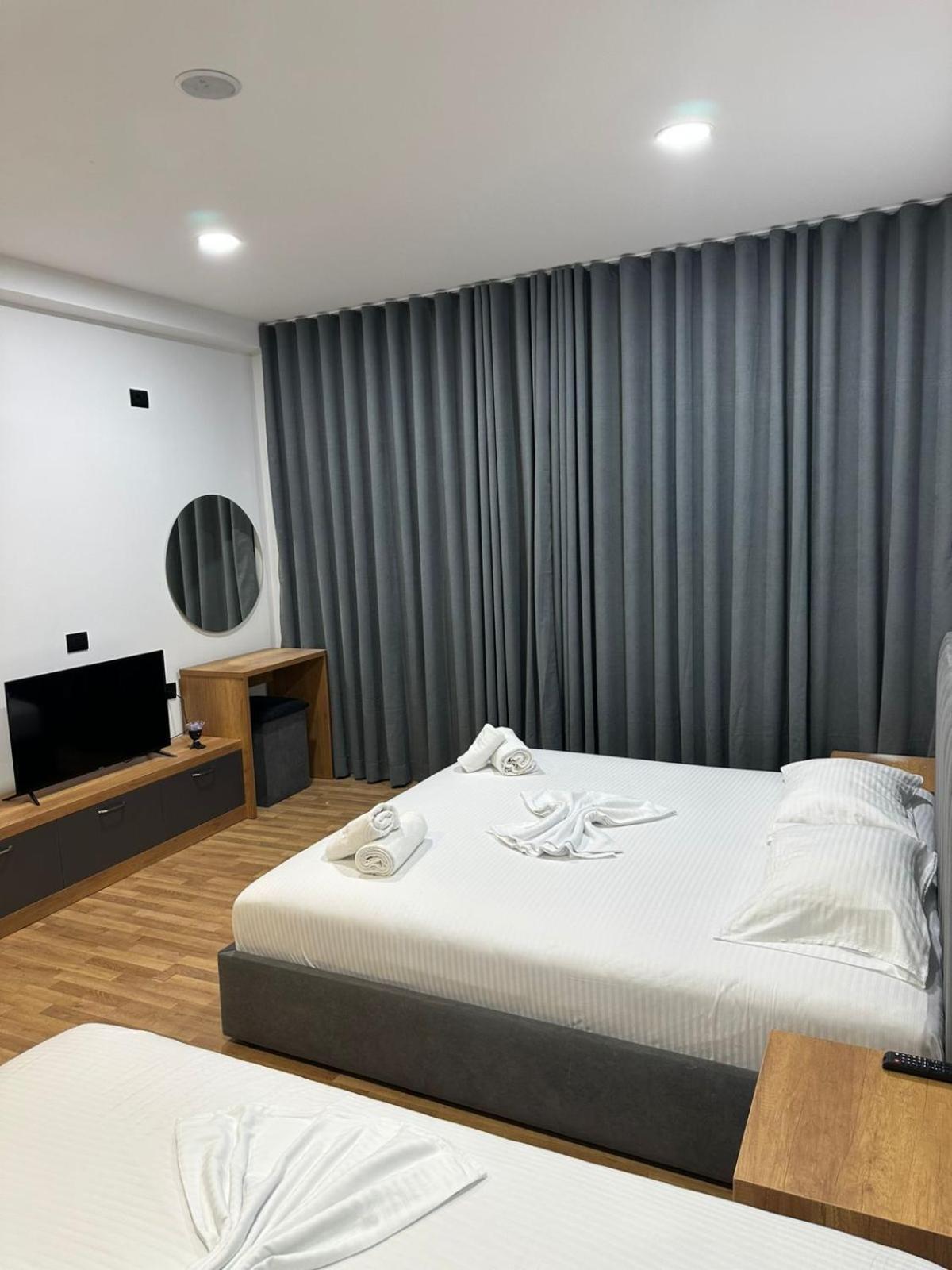 Aries Apartments Sarande Exterior photo